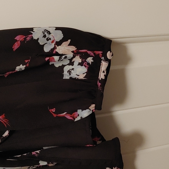 BANANA Republic Black flowery wrap blouse long sleeves light size M - Picture 3 of 9